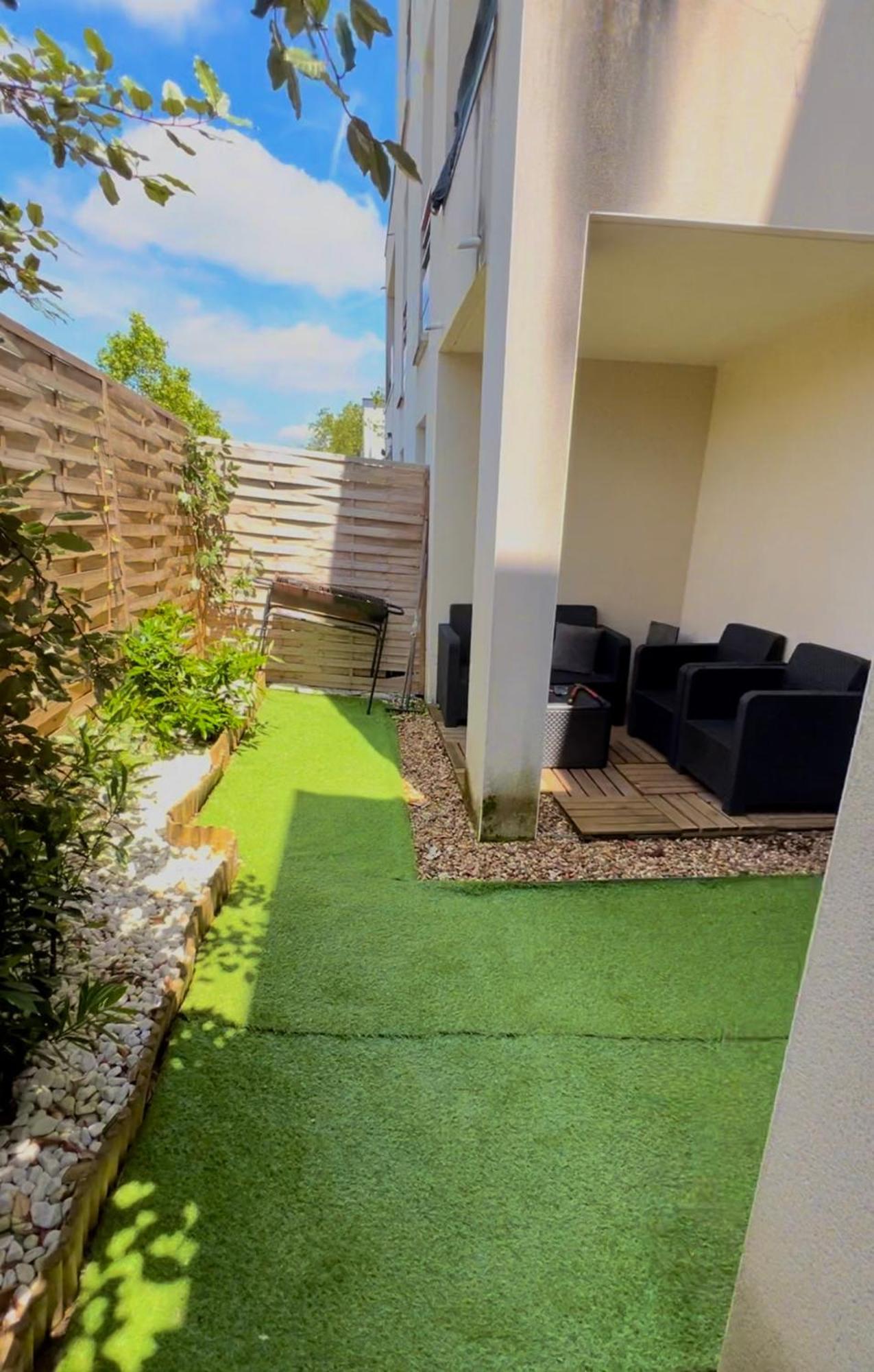 Appartement Rez De Chaussee Avec Parking Prive Orleans Bagian luar foto