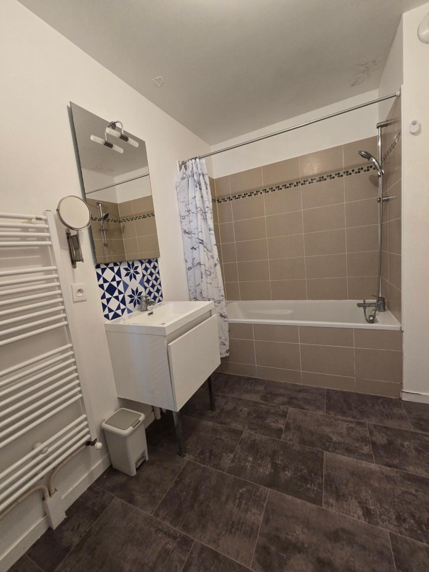 Appartement Rez De Chaussee Avec Parking Prive Orleans Bagian luar foto